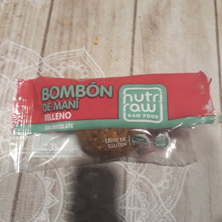 review photo of Nutri Raw Bombón De Maní Relleno Con Chocolate shared by @luli97 on 26 Aug 2021 - review