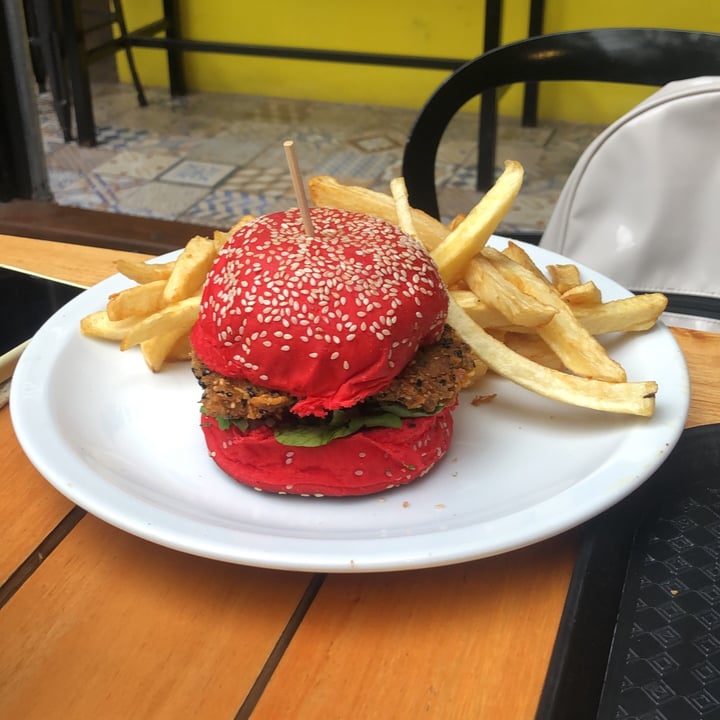 photo of Pola Burger Pan de Remolacha shared by @pao08 on  24 Sep 2021 - review