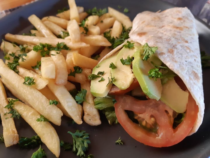photo of Post House Vegan Wrap with Chips shared by @lgrobowski on  08 Mar 2020 - review