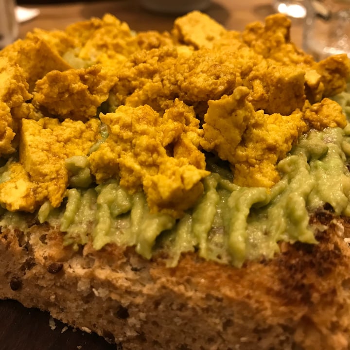 photo of Le Blé Avocado Toast Con Tofu Revuelto shared by @ladybiird on  05 Aug 2021 - review