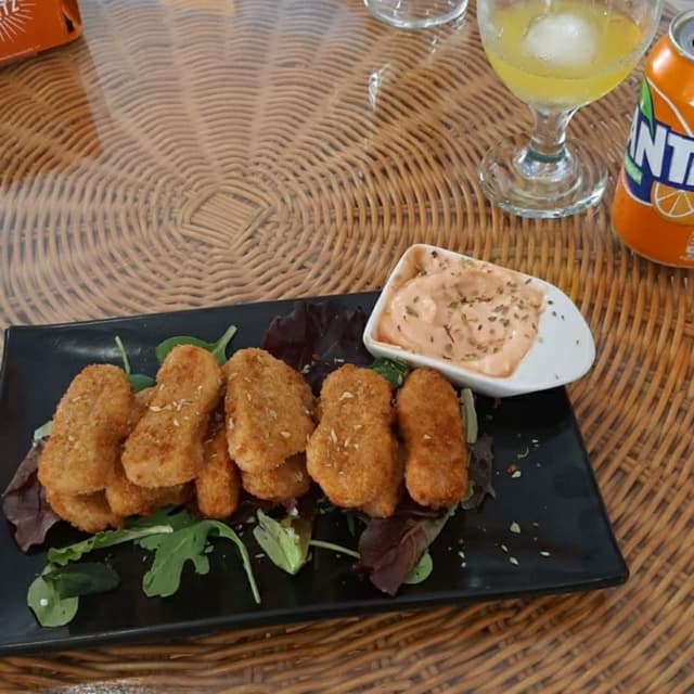 Foto do prato “Nuggets con salsa”