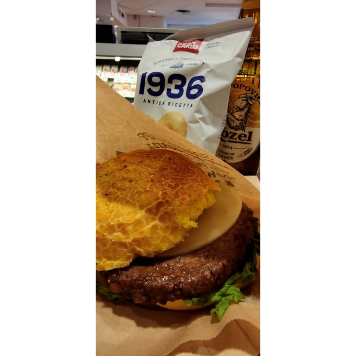 photo of Autogrill WOW burger shared by @goveg on  09 Oct 2021 - review