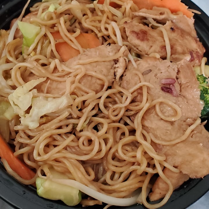 photo of Urban Vegan Seitan Lo Mein shared by @gabunia on  29 Sep 2021 - review