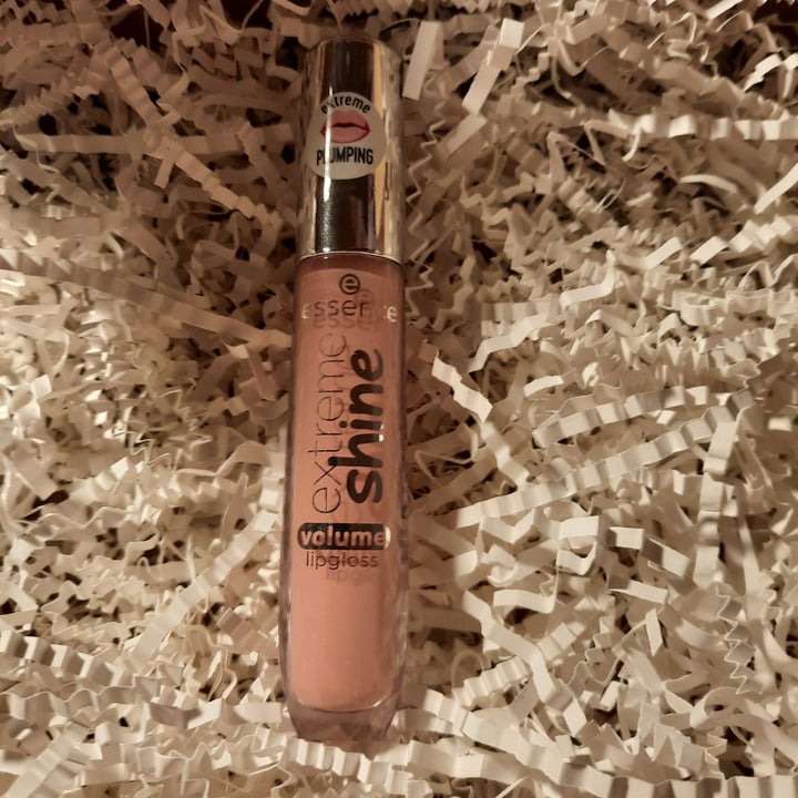 Essence Cosmetics Extreme shine volume lipgloss 104 nude mood Review |  abillion