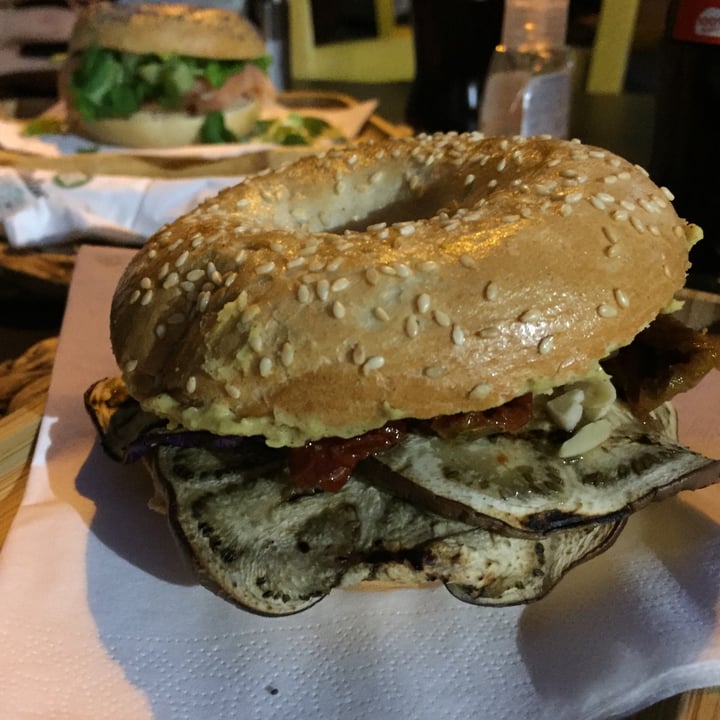 review photo of Malavenda CafƩ Begel Hummus e Melanzane shared by @veganpumpkin on 24 Sep 2022 - review