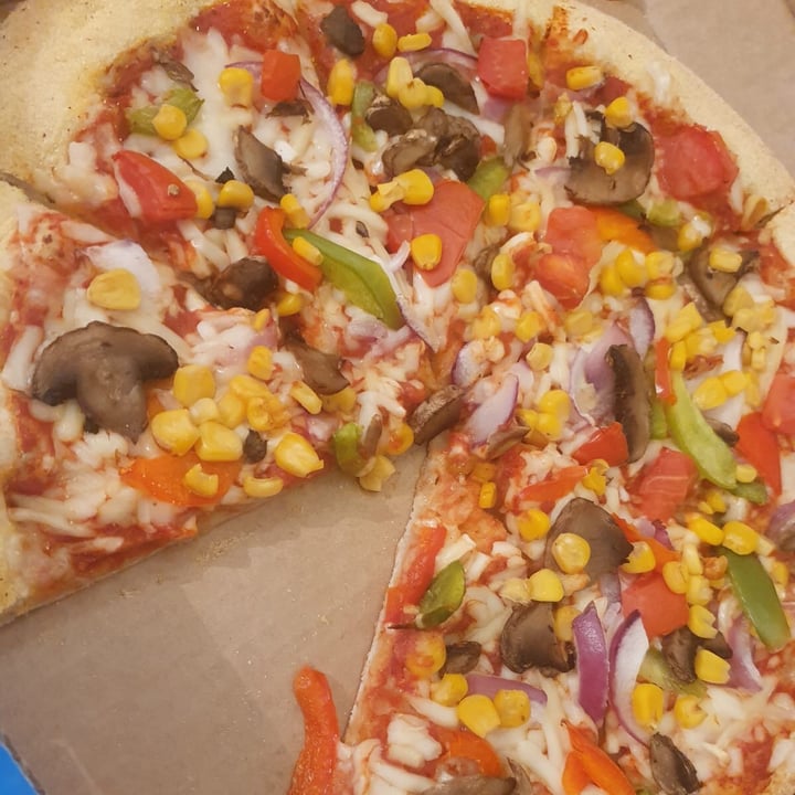 review photo of Domino's Pizza - London - Sutton South Vegan vegi supreme shared by @shannonloughran on 25 Oct 2020 - review