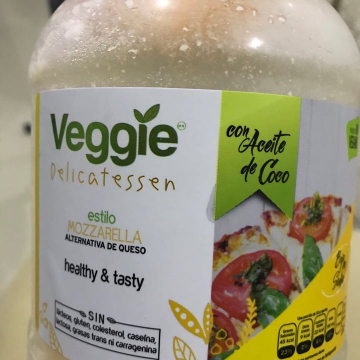 photo of Veggie Delicatessen Alternativa al Queso Estilo Mozzarella shared by @tiff2020 on  03 Oct 2020 - review