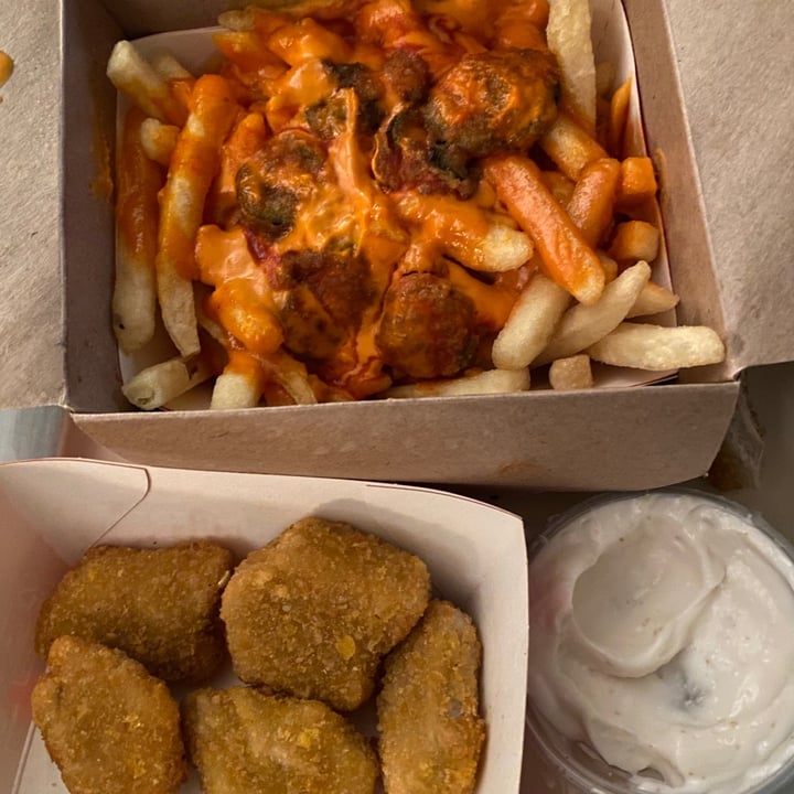 photo of Halo Burger Flame Fries and This Isnt Chicken Nuggets shared by @minza on  29 Nov 2020 - review