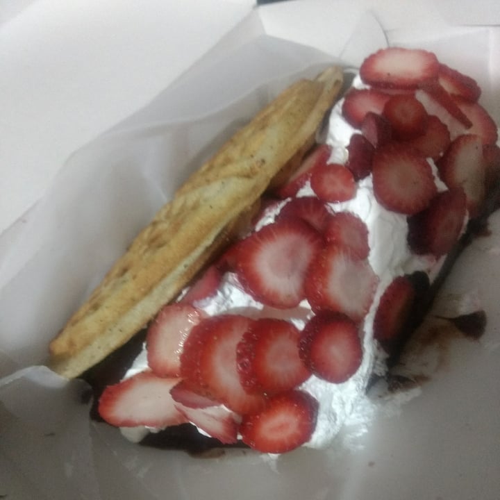 photo of Le Gule Waffles Frutillas con choco y crema shared by @macaridad on  17 Oct 2020 - review