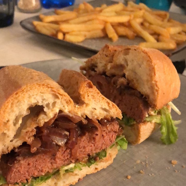 review photo of Heura Burgers Originali shared by @elyluv on 10 Jul 2022 - review