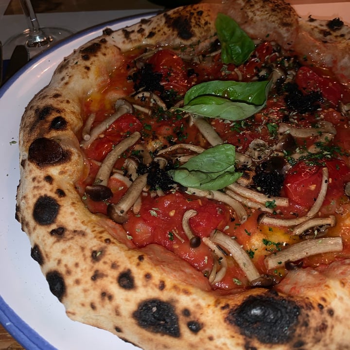 review photo of Taverna del Porto Pizza Marinara Con Funghi shared by @ooclaudizzle on 22 Mar 2022 - review