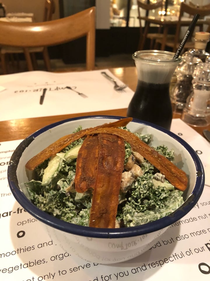 photo of Comptoir 102 Vegan Caesar salad shared by @kindglobalista on  10 Jun 2019 - review