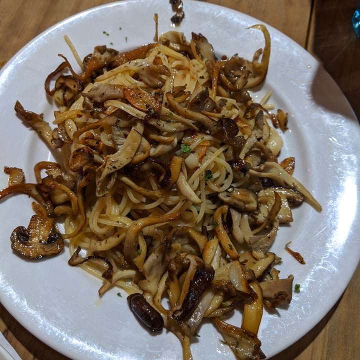 photo of Miacucina Fuxing Restaurant Garlic Mushroom Pasta shared by @viviantothewu on  26 Jun 2020 - review