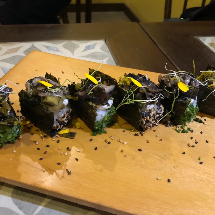 review photo of Sushi do Bem Oniguiri De Cogumelos Silvestres shared by @carolinadoria on 05 Nov 2022 - review