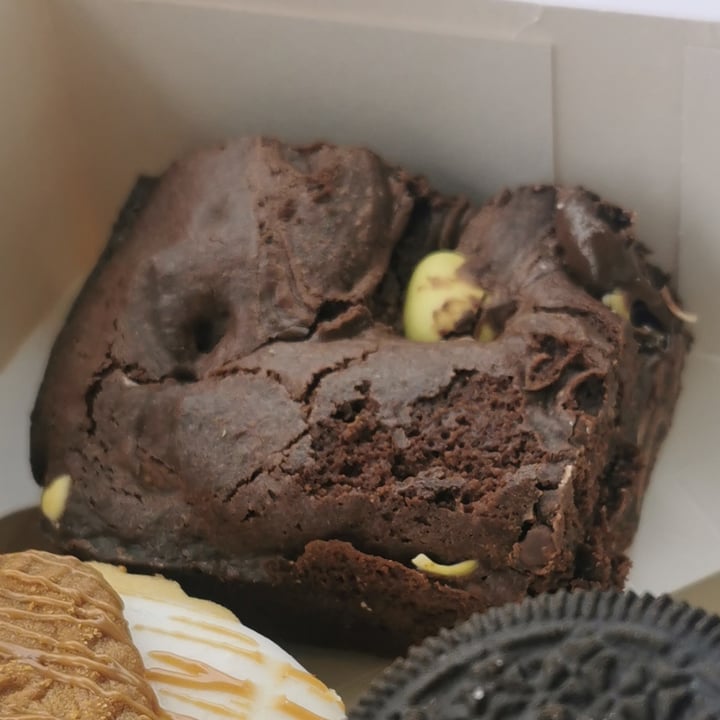 photo of Plant Blonde Chocolate brownie shared by @mediocre1earthling on  05 Apr 2022 - review
