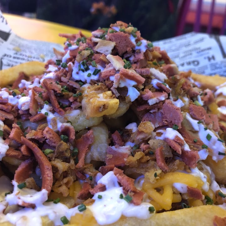 photo of Freedom Cakes Cheese Vacon Fries shared by @alinpadilla on  12 Aug 2022 - review