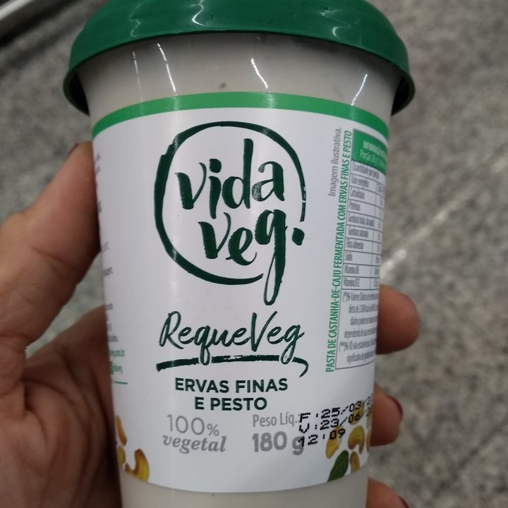 photo of Vida Veg Requeveg ervas finas e pesto shared by @alezs on  09 May 2022 - review