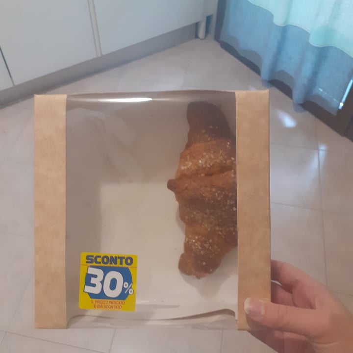 review photo of Esselunga Cornetto al pompelmo rosa con impasto all’ avocado e curcuma shared by @xlisistratax on 19 Jun 2022 - review