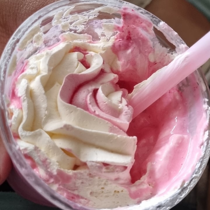 photo of Kaylee's Eatery Strawberry Milkshake shared by @sunshineyum on  11 Oct 2021 - review