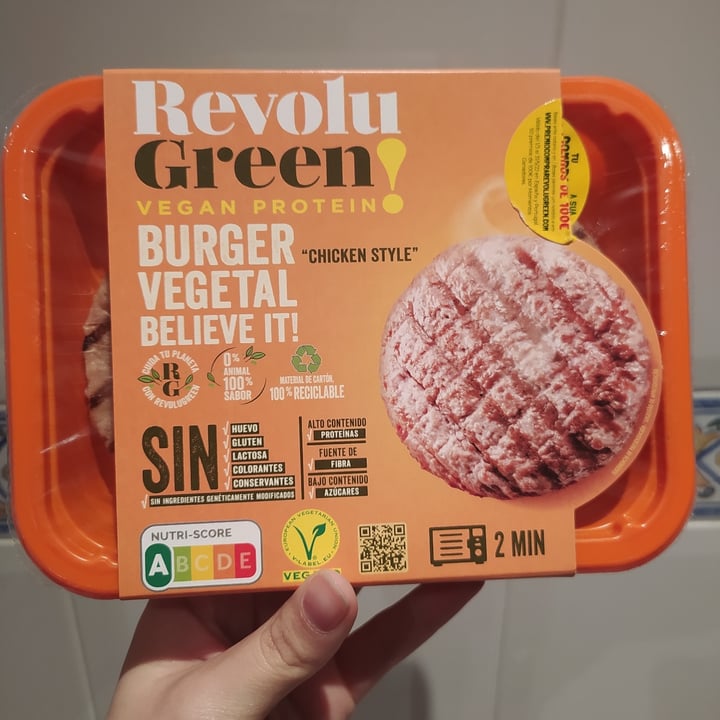 photo of Revolu Green Burger Vegetal "Chicken Style" shared by @jessanchez on  13 Apr 2022 - review