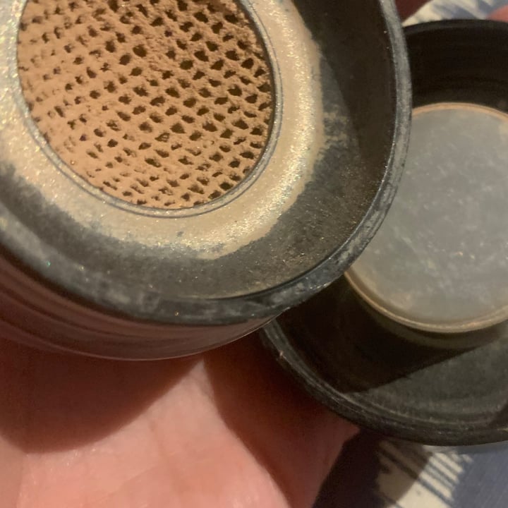 photo of Younique Touch Loose Powder Foundation shared by @alexdahl on  22 Jun 2021 - review