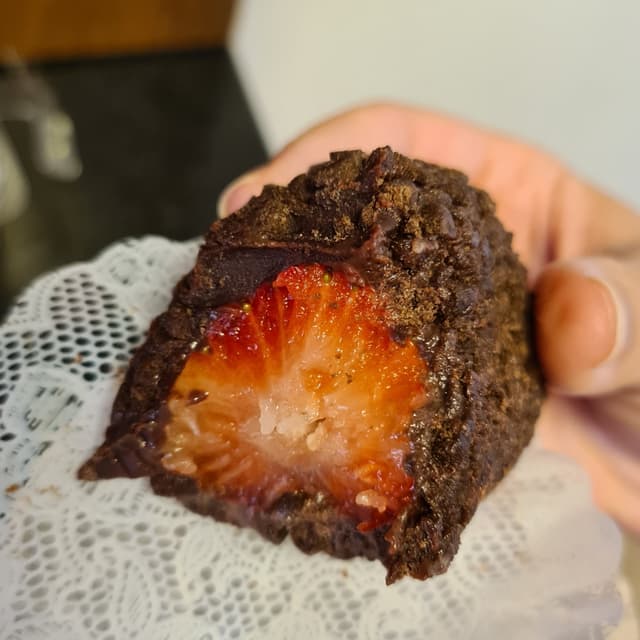 Photo of the dish “Morango Coberto Com Brigadeiro”