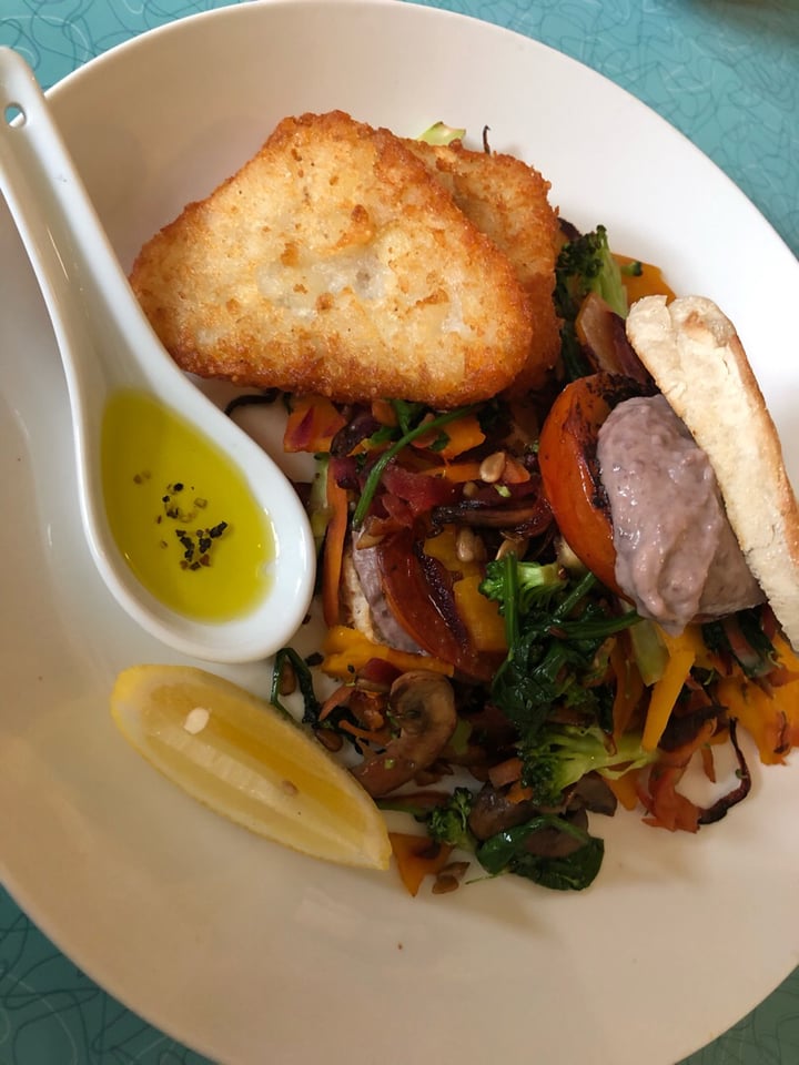 review photo of DP1 Cafe Vegan Vege Stack shared by @kela on 01 Jan 2020 - review