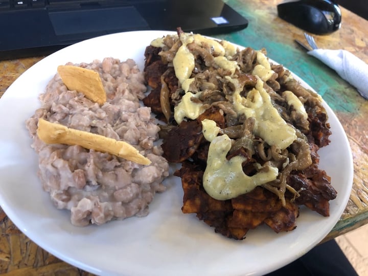 photo of Café Jardín Laureles Chilaquiles rojos shared by @unidad-animal on  20 Dec 2019 - review