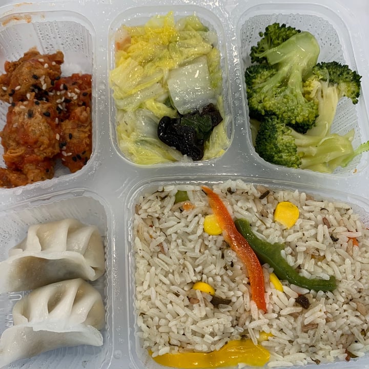 photo of Four Seasons Catering Pte Ltd Vegetarian Bento shared by @greenbovine on  08 Dec 2020 - review
