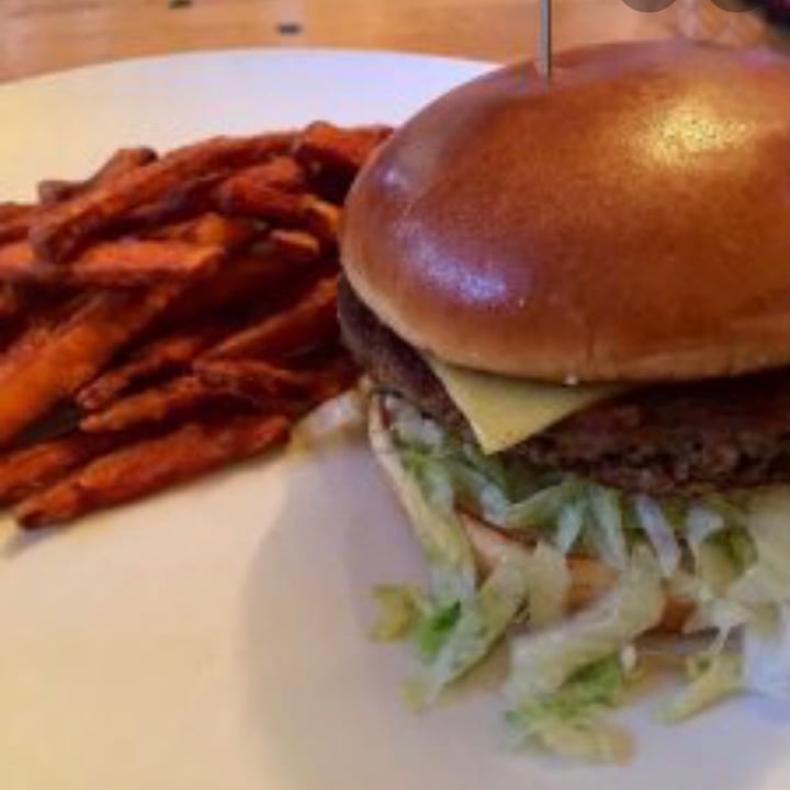 photo of Pub 819 Beyond Burger And French Fries shared by @bobbyosullivan on  25 Jun 2021 - review