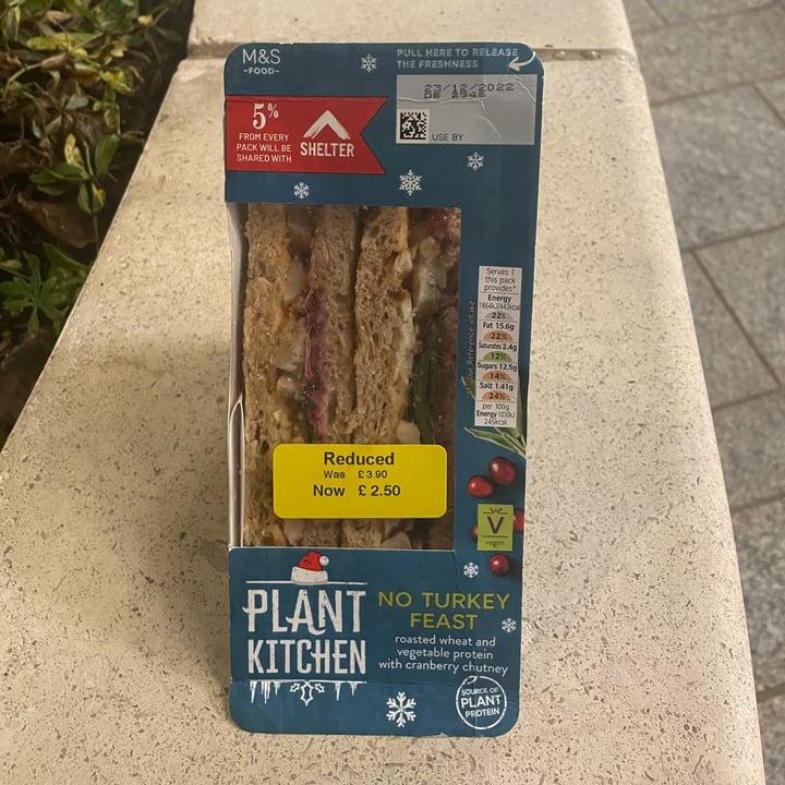 photo of Plant Kitchen (M&S) No Turkey Feast shared by @bryanvegan on  23 Dec 2022 - review