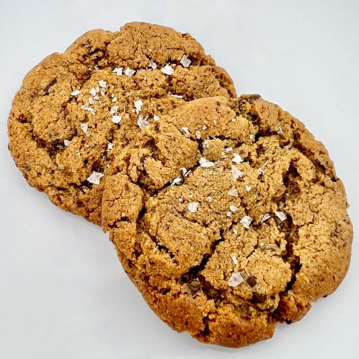 photo of Happy Day Juice Co. Chocolate Chip Cookies shared by @pdxveg on  26 Dec 2021 - review