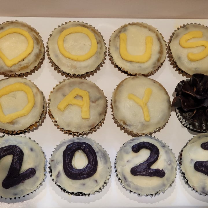 review photo of Zoe's Sweet Creations Assorted Cupcakes shared by @teamaldous on 28 Apr 2022 - review