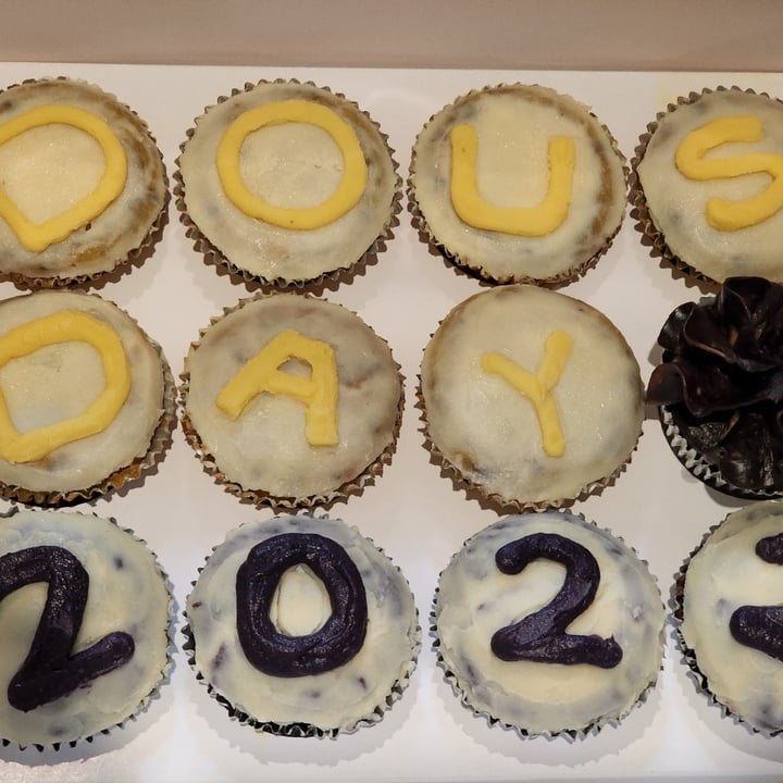 photo of Zoe's Sweet Creations Assorted Cupcakes shared by @teamaldous on  28 Apr 2022 - review