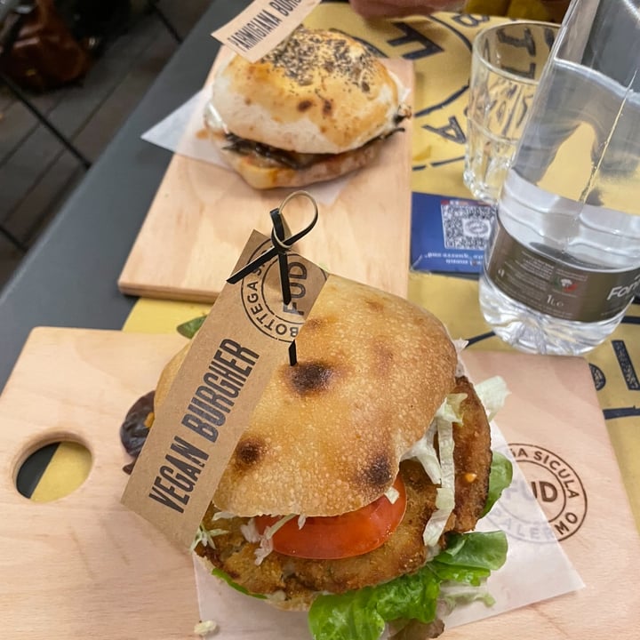 photo of FUD Vegan burger shared by @martinacento on  02 Jun 2022 - review