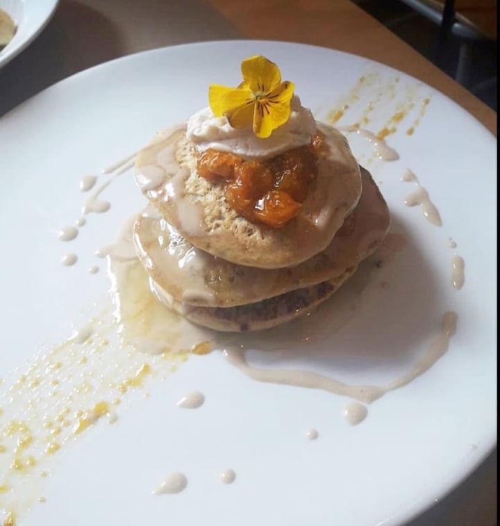 photo of De Raíz Cocina Café Pancakes de uchuva shared by @womanvegan on  21 Aug 2019 - review