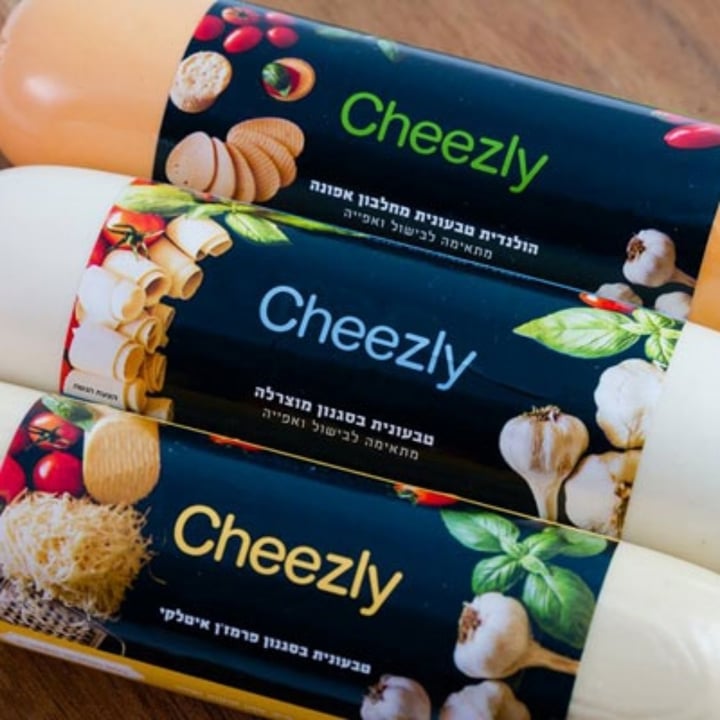 photo of Cheezly Vegan chees shared by @danielgutberg on  20 May 2020 - review