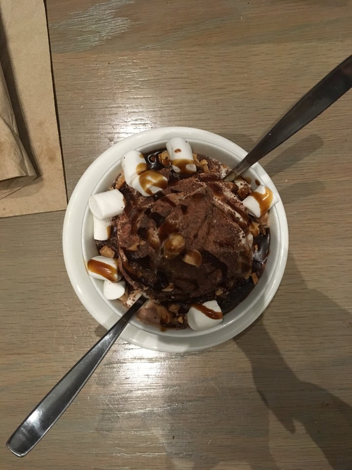 photo of Virtuous Pie Sundae shared by @liustandoff on  05 May 2019 - review
