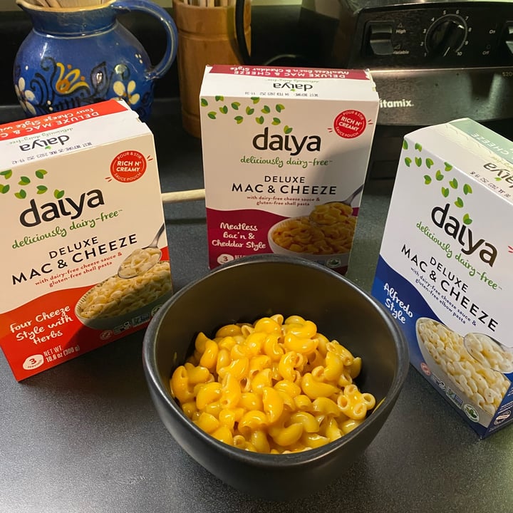 photo of Daiya Alfredo Style Deluxe Cheezy Mac shared by @ceeceeeats on  24 Jan 2023 - review