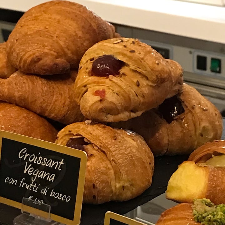 review photo of Gelateria Renon Caffetteria Brioche Vegana shared by @abesart on 25 Nov 2021 - review