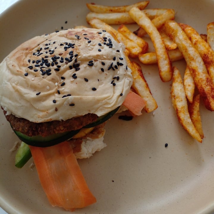 photo of Vegamo MX Falafel Burger shared by @paoom22 on  05 Jul 2022 - review