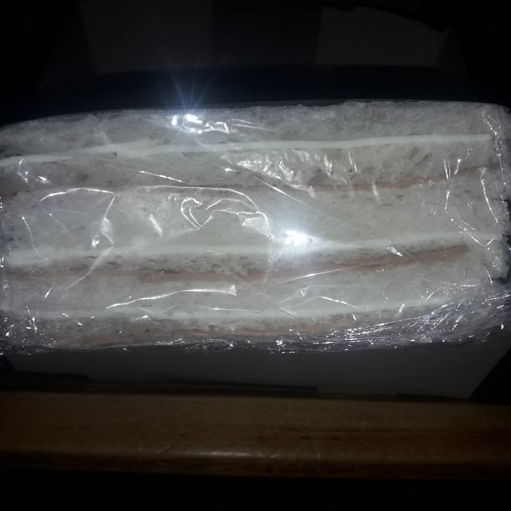 review photo of Vegan Sandwich Sandwiches De Miga De Jamón Y Queso shared by @yaam on 15 Aug 2022 - review