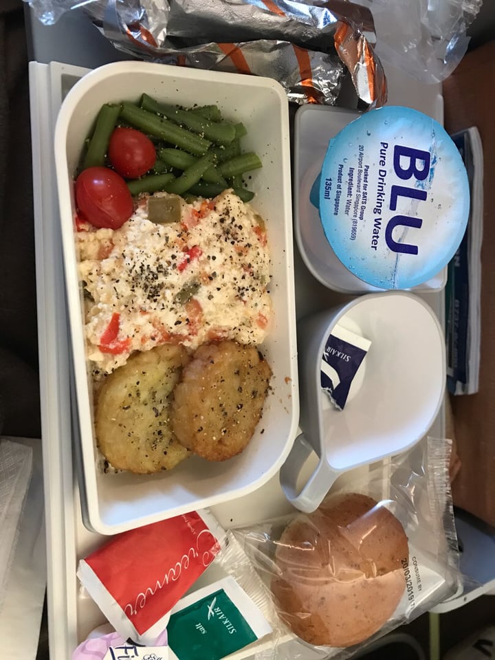 photo of Singapore Airlines Limited In flight Veg Vegan Breakfast shared by @thatveganyogini on  18 Mar 2019 - review