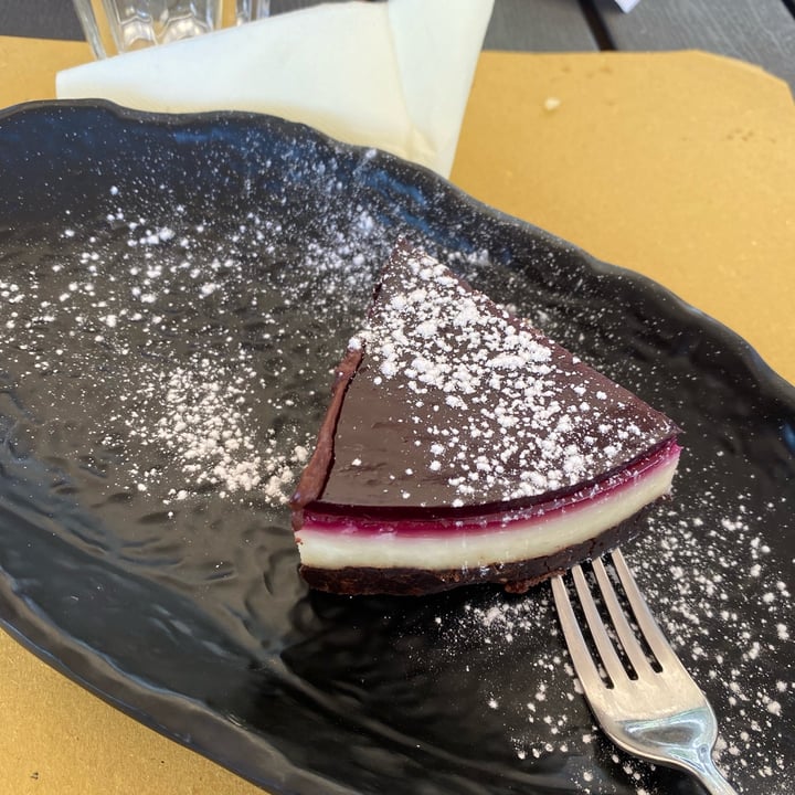 photo of Veganda Cheesecake shared by @veganfuorisede on  20 Jun 2022 - review