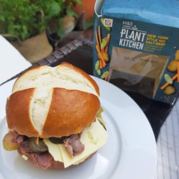 photo of Plant Kitchen (M&S) New York Style No Salt-Beef shared by @pixiechick on  19 Sep 2021 - review