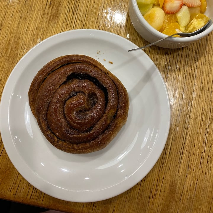 photo of Coco Naranja Cinnamon Roll shared by @inespressable on  03 May 2022 - review