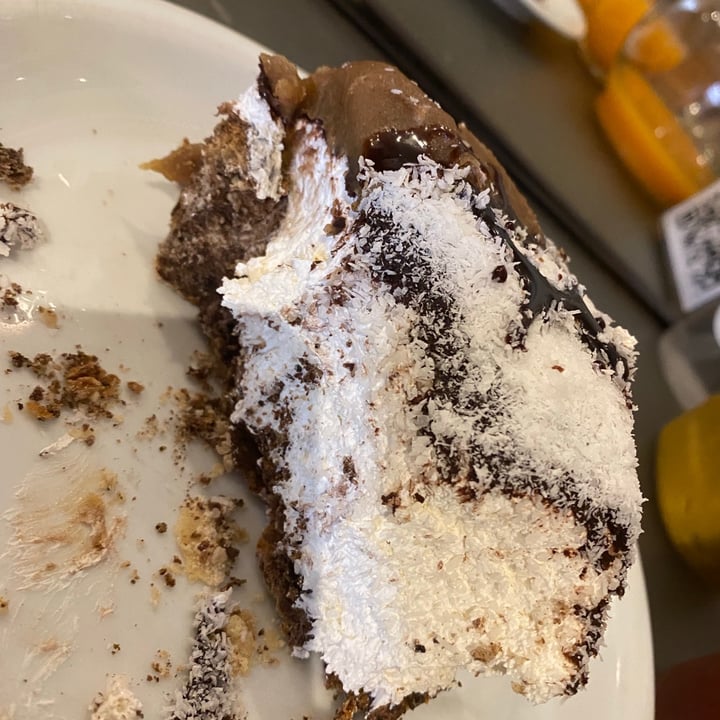 photo of Loving Hut Torta de coco shared by @1wandadeluca on  21 Jul 2021 - review