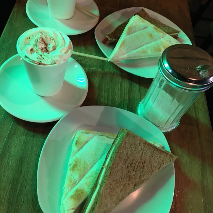review photo of Liberación Cocina Vegana tostado de miga shared by @camiivegan on 11 Aug 2022 - review