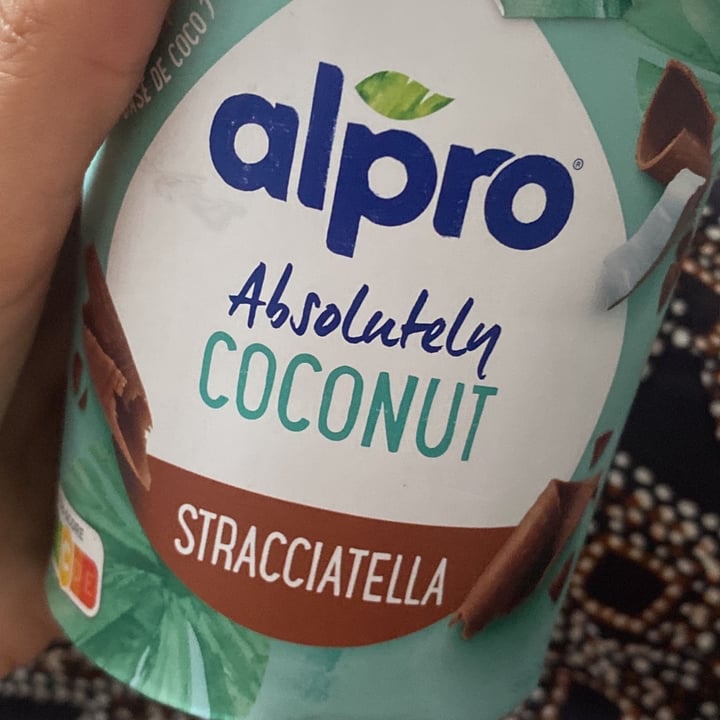 photo of Alpro Absolutely COCONUT straciatella 340 gramos shared by @16patitassss on  26 Jun 2022 - review