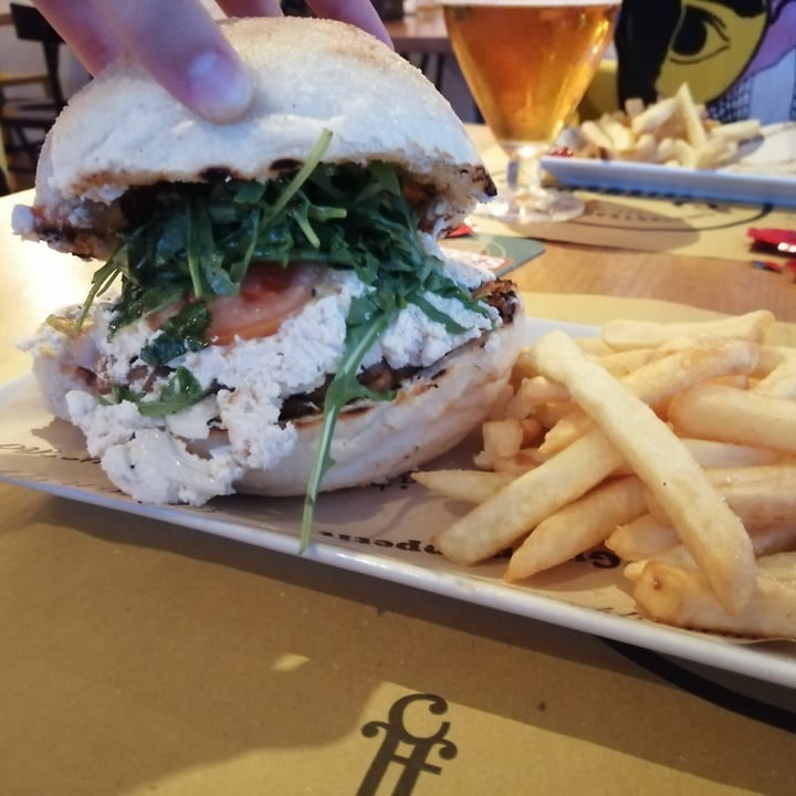 photo of Sunrise Est. 1984 Veg BURGER shared by @sgiuli on  05 Jul 2022 - review